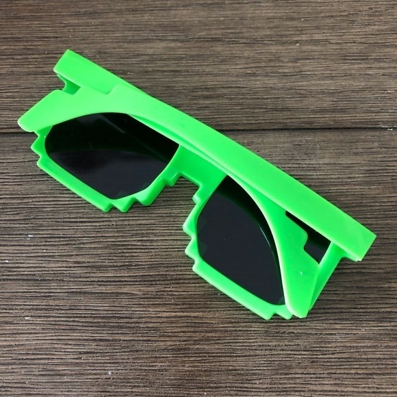Minecraft kids green pixel sunglasses - Picture 2 of 2